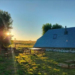  Chalet Location D'un Buron Sur L'aubrac France